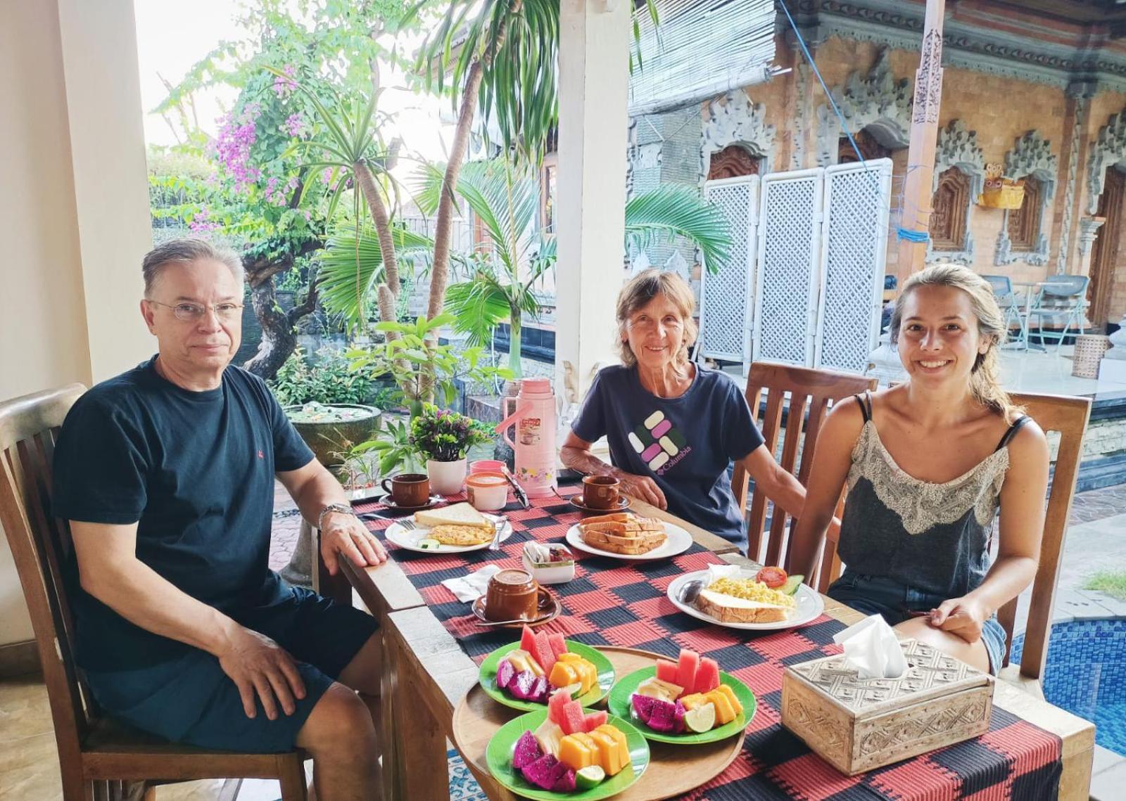 Green Palace Homestay Batununggul Dış mekan fotoğraf