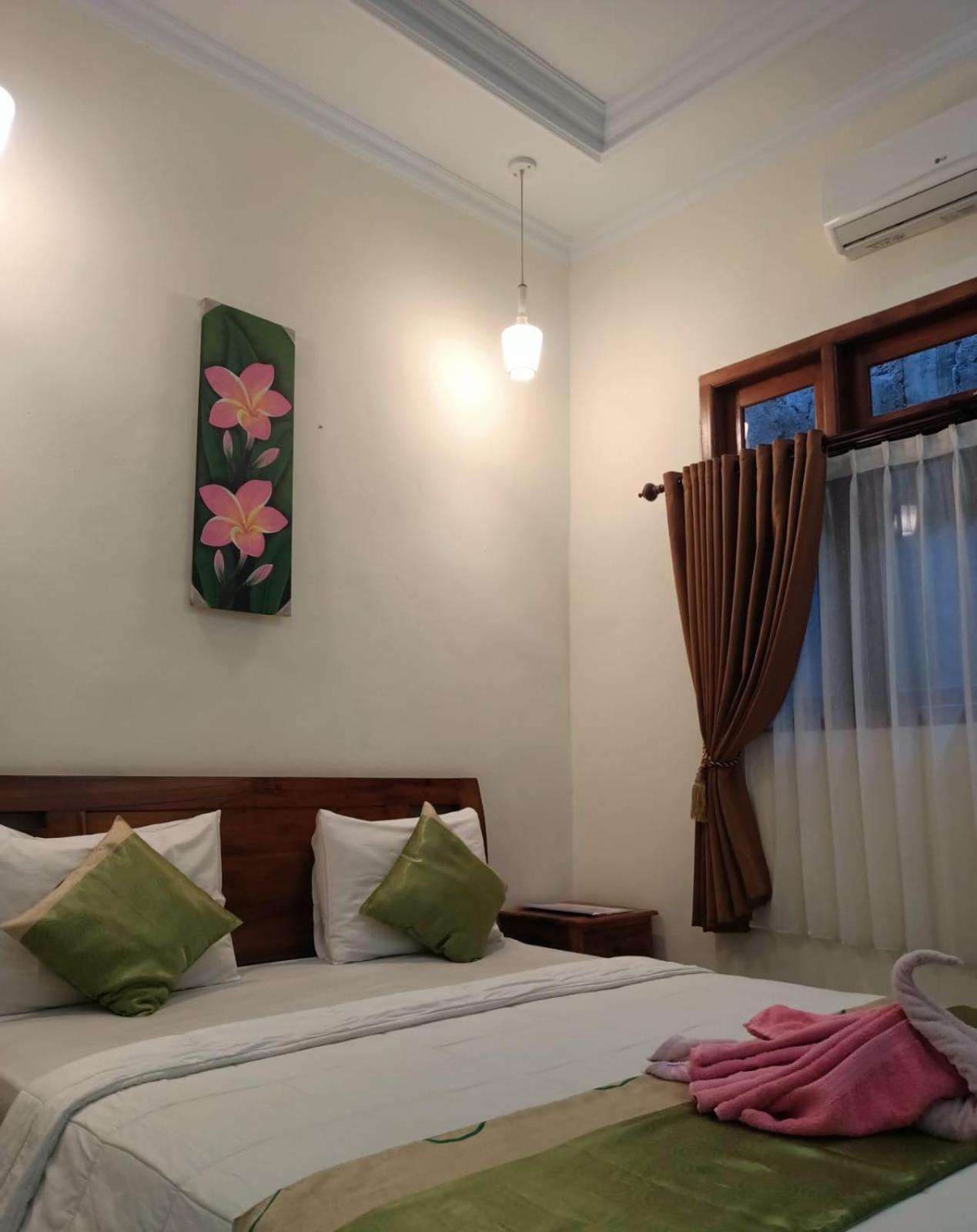 Green Palace Homestay Batununggul Dış mekan fotoğraf
